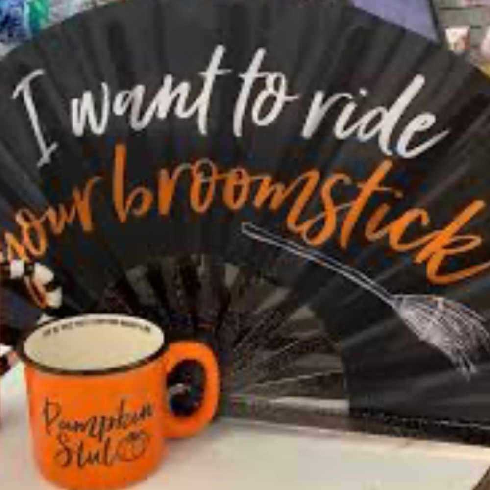 🌸NWT Icing from Claire’s Expanding Party Fan “ I want to ride your broomstick”